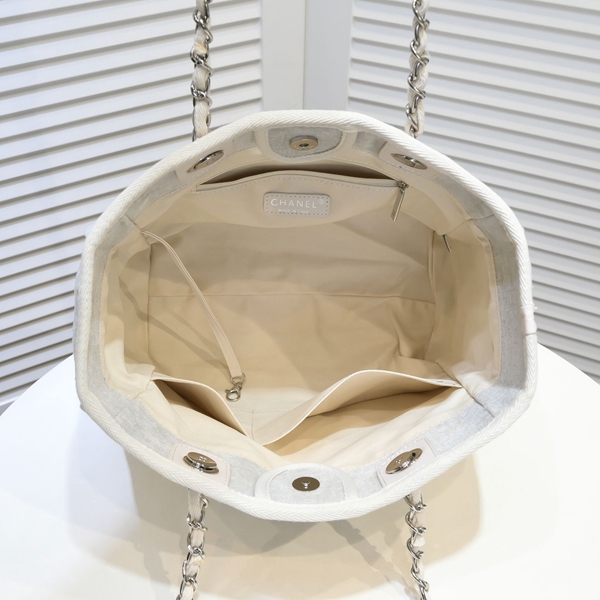 シャネルバッグ着用イメージ